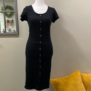 Fitted Black dress with buttons